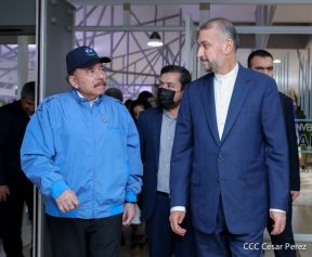 Reunión entre el Presidente Daniel Ortega y Compañera Rosario con el Canciller de Irán