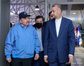 Reunión entre el Presidente Daniel Ortega y Compañera Rosario con el Canciller de Irán