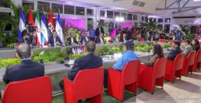 Reunión entre el Presidente Daniel Ortega y Compañera Rosario con el Canciller de Irán