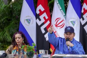 Reunión entre el Presidente Daniel Ortega y Compañera Rosario con el Canciller de Irán