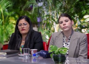 Reunión entre el Presidente Daniel Ortega y Compañera Rosario con el Canciller de Irán