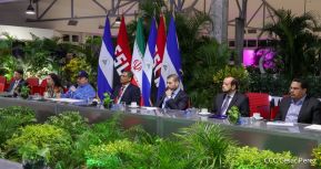 Reunión entre el Presidente Daniel Ortega y Compañera Rosario con el Canciller de Irán