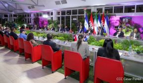 Reunión entre el Presidente Daniel Ortega y Compañera Rosario con el Canciller de Irán