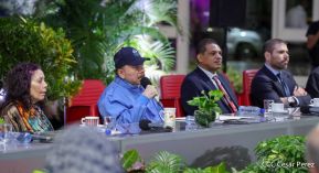 Reunión entre el Presidente Daniel Ortega y Compañera Rosario con el Canciller de Irán