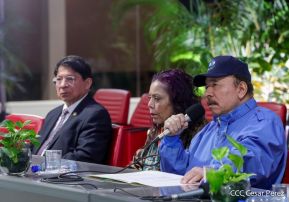 Reunión entre el Presidente Daniel Ortega y Compañera Rosario con el Canciller de Irán