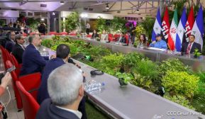Reunión entre el Presidente Daniel Ortega y Compañera Rosario con el Canciller de Irán