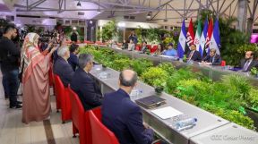 Reunión entre el Presidente Daniel Ortega y Compañera Rosario con el Canciller de Irán