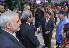 Reunión entre el Presidente Daniel Ortega y Compañera Rosario con el Canciller de Irán