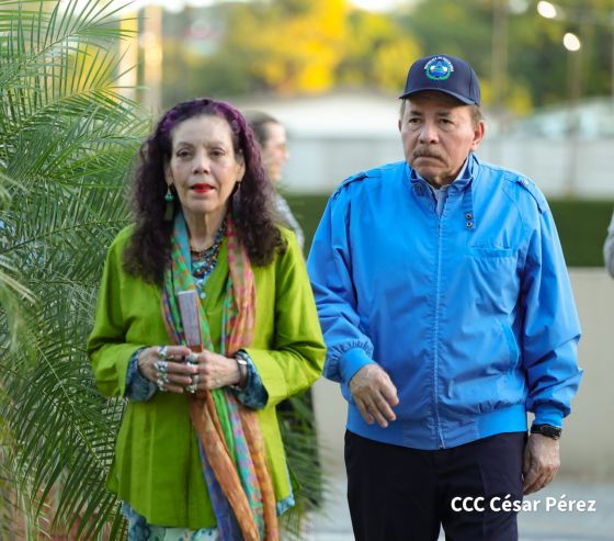 Presidente Daniel y Compañera Rosario en comunicación con las familias nicaragüenses