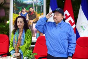Presidente Daniel y Compañera Rosario en comunicación con las familias nicaragüenses