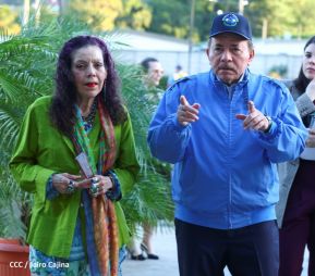 Presidente Daniel y Compañera Rosario en comunicación con las familias nicaragüenses