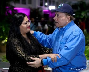 Presidente Daniel y Compañera Rosario en comunicación con las familias nicaragüenses