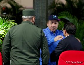 Presidente Daniel y Compañera Rosario en comunicación con las familias nicaragüenses