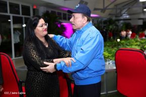 Presidente Daniel y Compañera Rosario en comunicación con las familias nicaragüenses