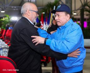 Presidente Daniel y Compañera Rosario en comunicación con las familias nicaragüenses