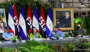 Presidente Daniel y Compañera Rosario en comunicación con las familias nicaragüenses