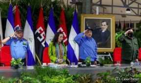 Presidente Daniel y Compañera Rosario en comunicación con las familias nicaragüenses