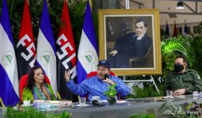 Presidente Daniel y Compañera Rosario en comunicación con las familias nicaragüenses
