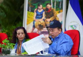 Presidente Daniel y Compañera Rosario en comunicación con las familias nicaragüenses