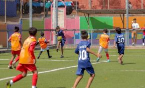Ṕequeños deportistas rinden homenaje al Comandante Hugo Chávez