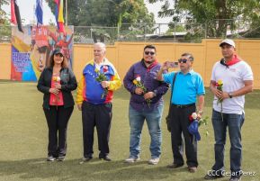 Ṕequeños deportistas rinden homenaje al Comandante Hugo Chávez
