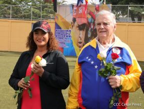 Ṕequeños deportistas rinden homenaje al Comandante Hugo Chávez