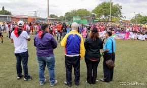 Ṕequeños deportistas rinden homenaje al Comandante Hugo Chávez