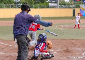 Ṕequeños deportistas rinden homenaje al Comandante Hugo Chávez