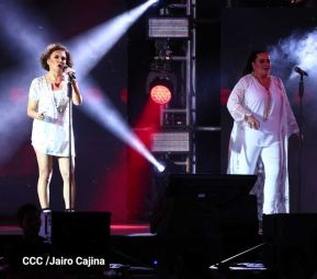 Una noche con la energía de Pandora y Flans