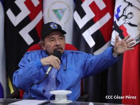 ¡Puño en Alto! ¡Libro Abierto!: 43 aniversario de la Gran Cruzada Nacional de Alfabetización