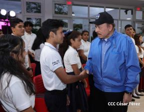 ¡Puño en Alto! ¡Libro Abierto!: 43 aniversario de la Gran Cruzada Nacional de Alfabetización
