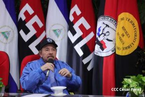 ¡Puño en Alto! ¡Libro Abierto!: 43 aniversario de la Gran Cruzada Nacional de Alfabetización