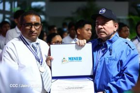 ¡Puño en Alto! ¡Libro Abierto!: 43 aniversario de la Gran Cruzada Nacional de Alfabetización