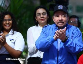¡Puño en Alto! ¡Libro Abierto!: 43 aniversario de la Gran Cruzada Nacional de Alfabetización
