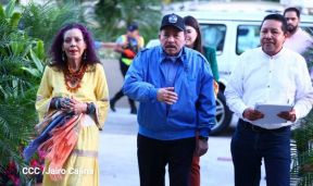 ¡Puño en Alto! ¡Libro Abierto!: 43 aniversario de la Gran Cruzada Nacional de Alfabetización