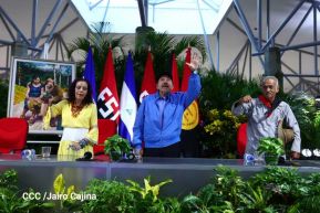¡Puño en Alto! ¡Libro Abierto!: 43 aniversario de la Gran Cruzada Nacional de Alfabetización
