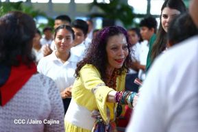 ¡Puño en Alto! ¡Libro Abierto!: 43 aniversario de la Gran Cruzada Nacional de Alfabetización