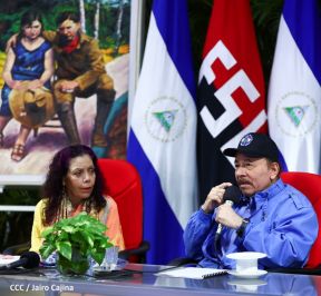 ¡Puño en Alto! ¡Libro Abierto!: 43 aniversario de la Gran Cruzada Nacional de Alfabetización