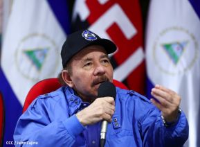 ¡Puño en Alto! ¡Libro Abierto!: 43 aniversario de la Gran Cruzada Nacional de Alfabetización