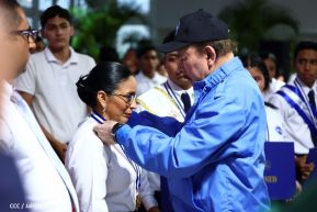 ¡Puño en Alto! ¡Libro Abierto!: 43 aniversario de la Gran Cruzada Nacional de Alfabetización