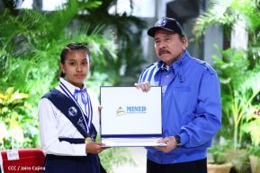 ¡Puño en Alto! ¡Libro Abierto!: 43 aniversario de la Gran Cruzada Nacional de Alfabetización