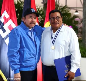 ¡Puño en Alto! ¡Libro Abierto!: 43 aniversario de la Gran Cruzada Nacional de Alfabetización