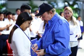 ¡Puño en Alto! ¡Libro Abierto!: 43 aniversario de la Gran Cruzada Nacional de Alfabetización