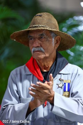 ¡Puño en Alto! ¡Libro Abierto!: 43 aniversario de la Gran Cruzada Nacional de Alfabetización