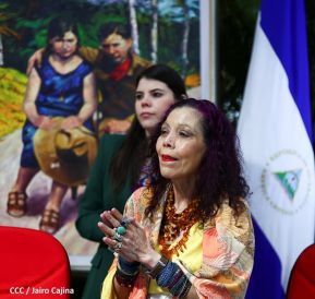 ¡Puño en Alto! ¡Libro Abierto!: 43 aniversario de la Gran Cruzada Nacional de Alfabetización