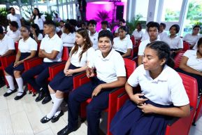 ¡Puño en Alto! ¡Libro Abierto!: 43 aniversario de la Gran Cruzada Nacional de Alfabetización