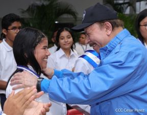 ¡Puño en Alto! ¡Libro Abierto!: 43 aniversario de la Gran Cruzada Nacional de Alfabetización