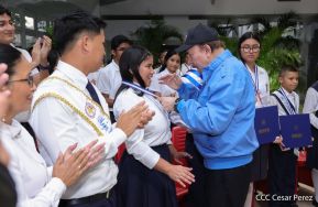¡Puño en Alto! ¡Libro Abierto!: 43 aniversario de la Gran Cruzada Nacional de Alfabetización
