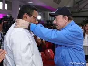 ¡Puño en Alto! ¡Libro Abierto!: 43 aniversario de la Gran Cruzada Nacional de Alfabetización