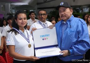 ¡Puño en Alto! ¡Libro Abierto!: 43 aniversario de la Gran Cruzada Nacional de Alfabetización
